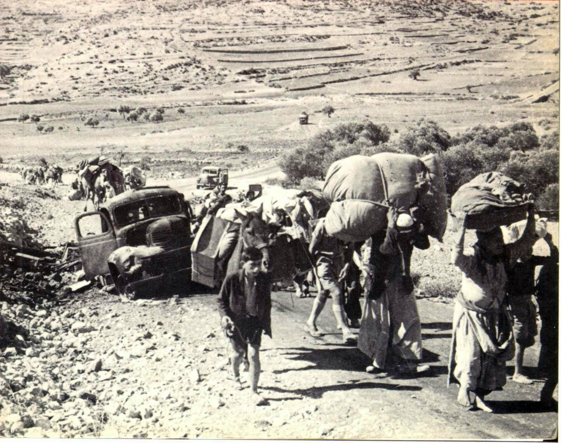 Palestinian refugees carrying belongings during the 1948 Nakba, displacement that gave rise to the Key of Return as a symbol